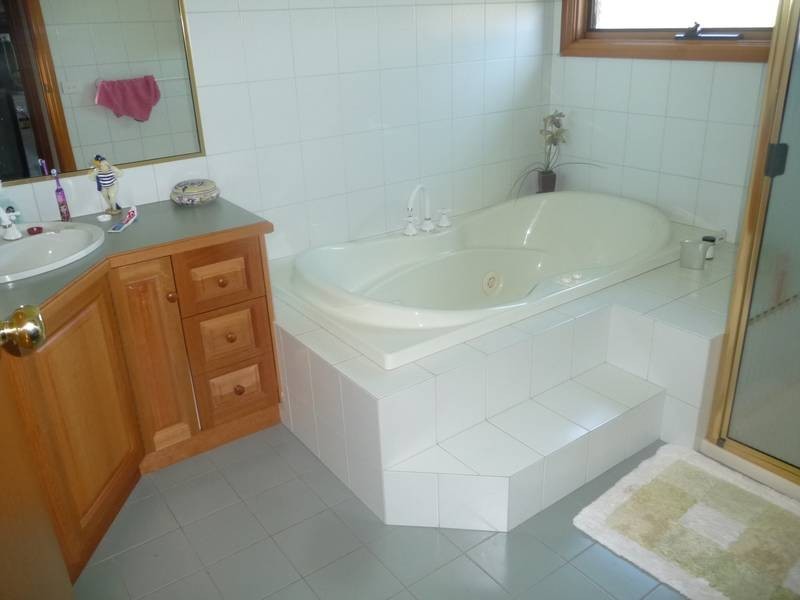 60 CUNNINGHAMS ROAD, Werribee South VIC 3030