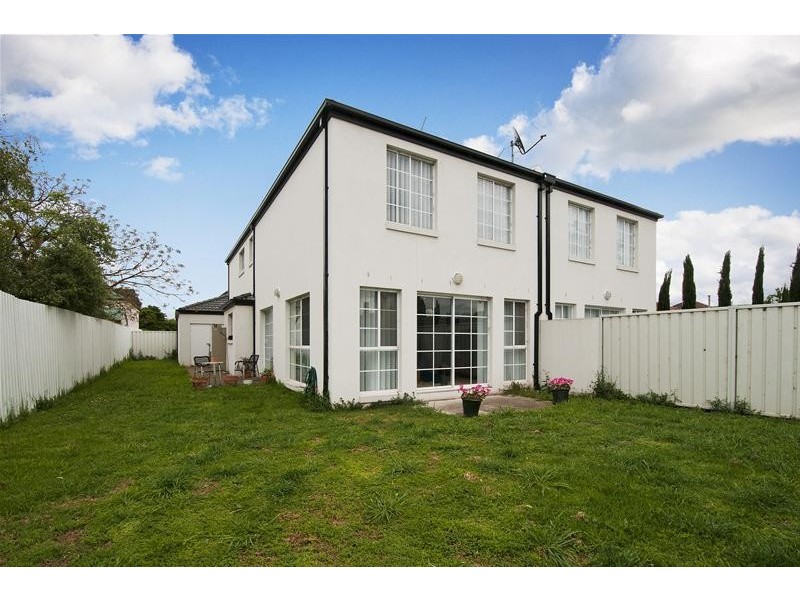 2/7 Pine Avenue, Werribee VIC 3030