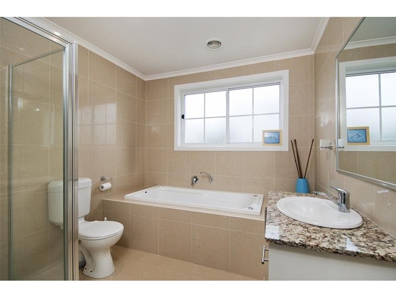 2/7 Pine Avenue, Werribee VIC 3030
