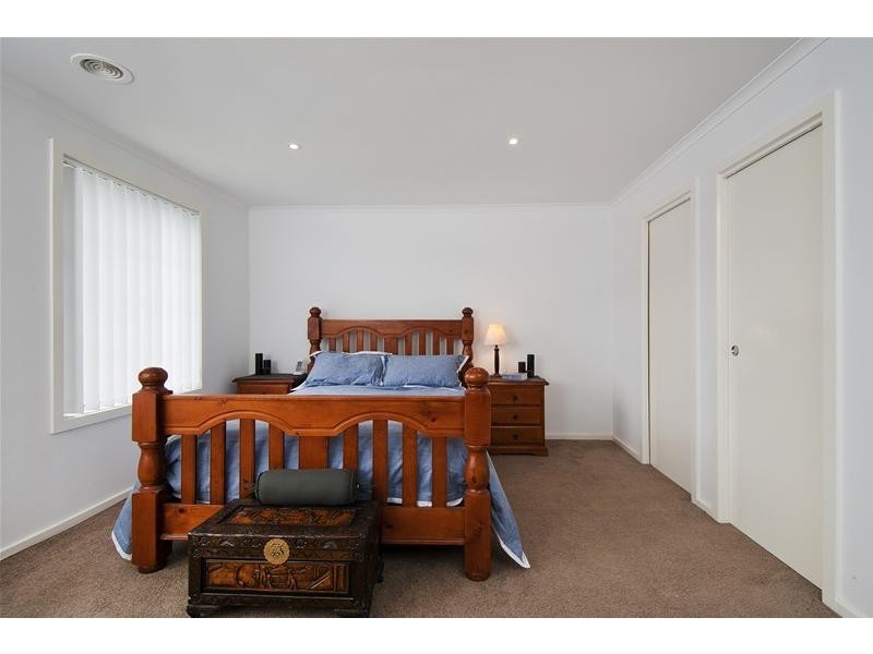 2/7 Pine Avenue, Werribee VIC 3030