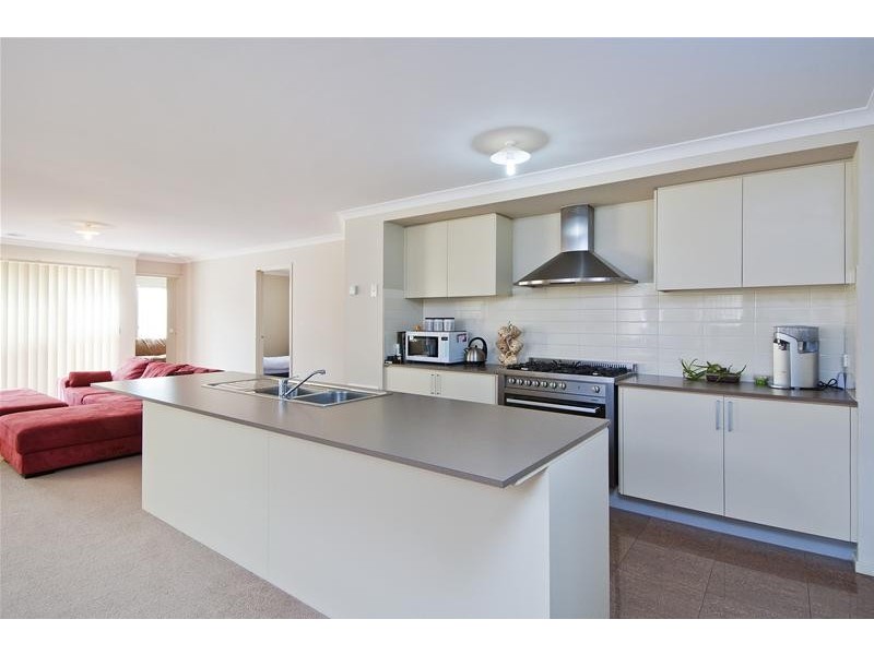 17 Barchester Avenue, Truganina VIC 3029