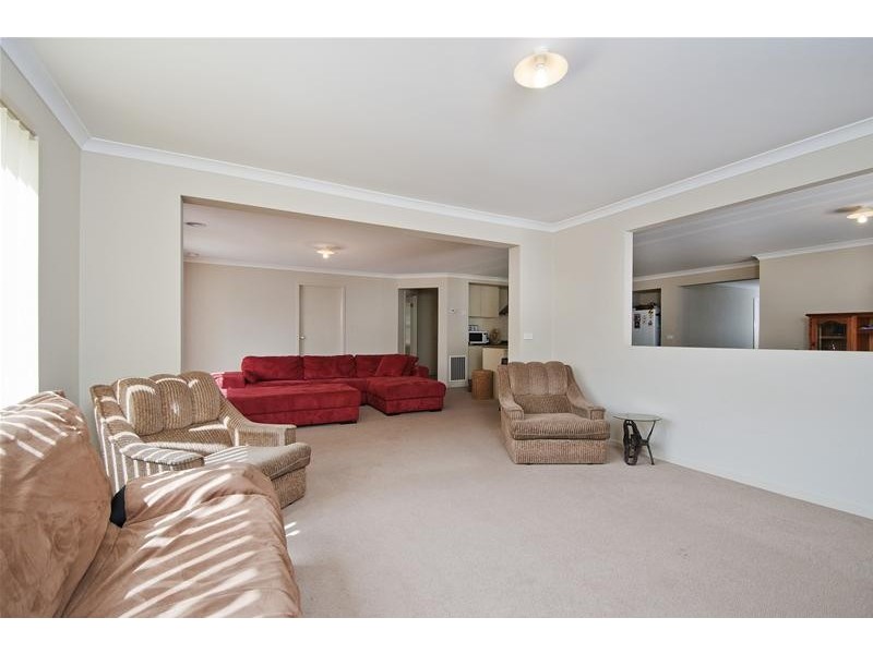 17 Barchester Avenue, Truganina VIC 3029