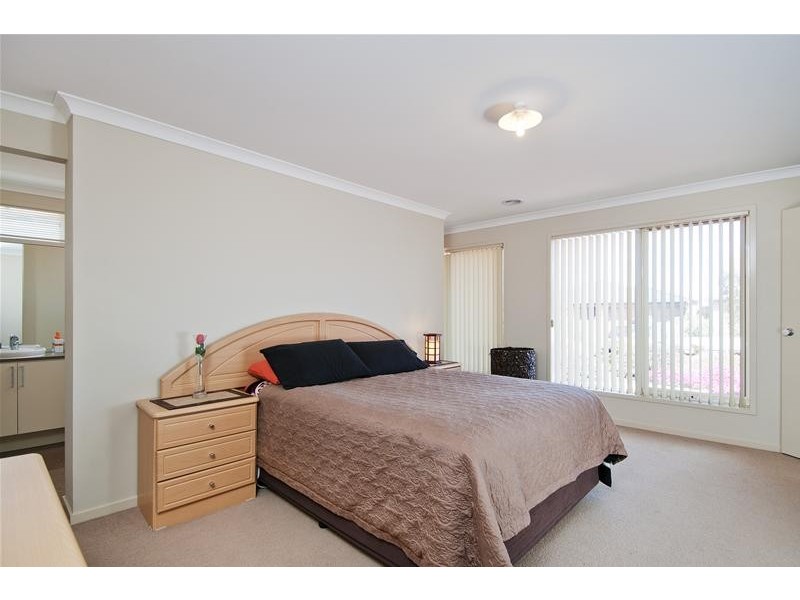 17 Barchester Avenue, Truganina VIC 3029