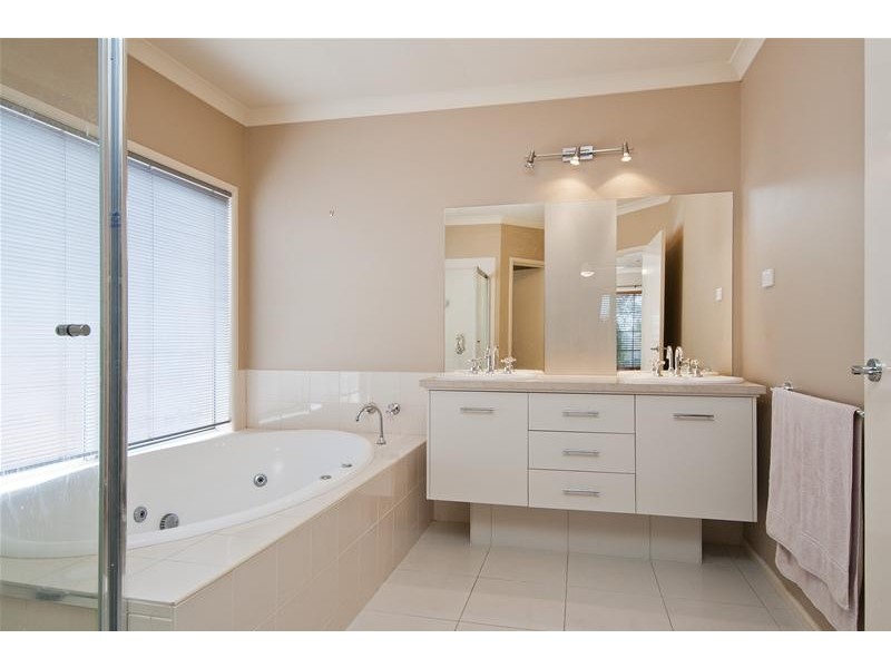 23 Ellesmere Way, Truganina VIC 3029