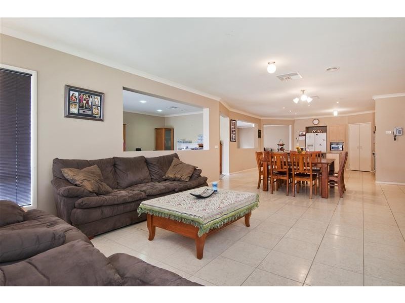 23 Ellesmere Way, Truganina VIC 3029