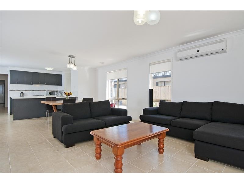 15 Spoonbill Close, Williams Landing VIC 3027