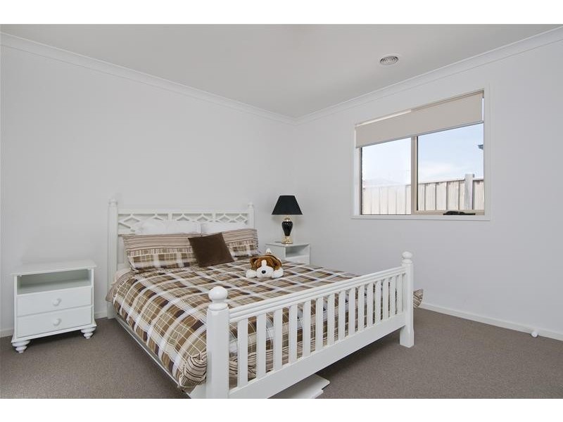 15 Spoonbill Close, Williams Landing VIC 3027