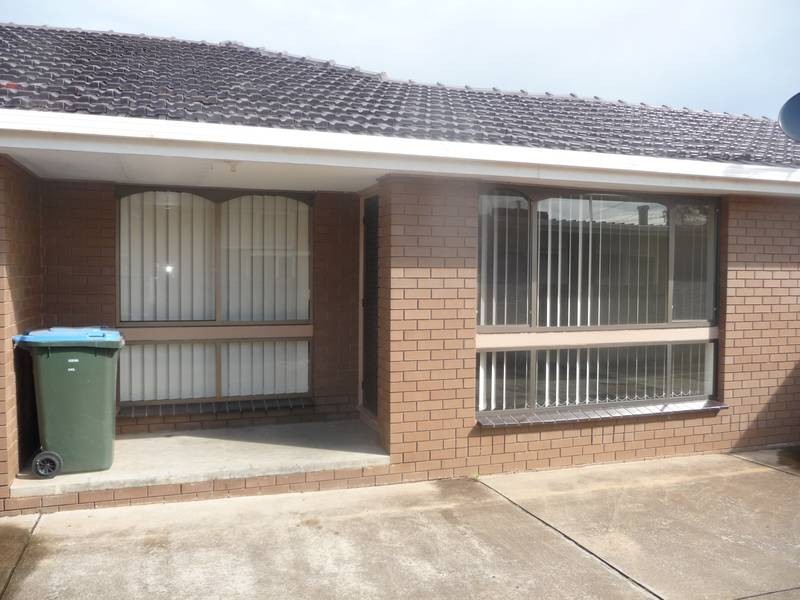2/62 Wedge Street, Werribee VIC 3030