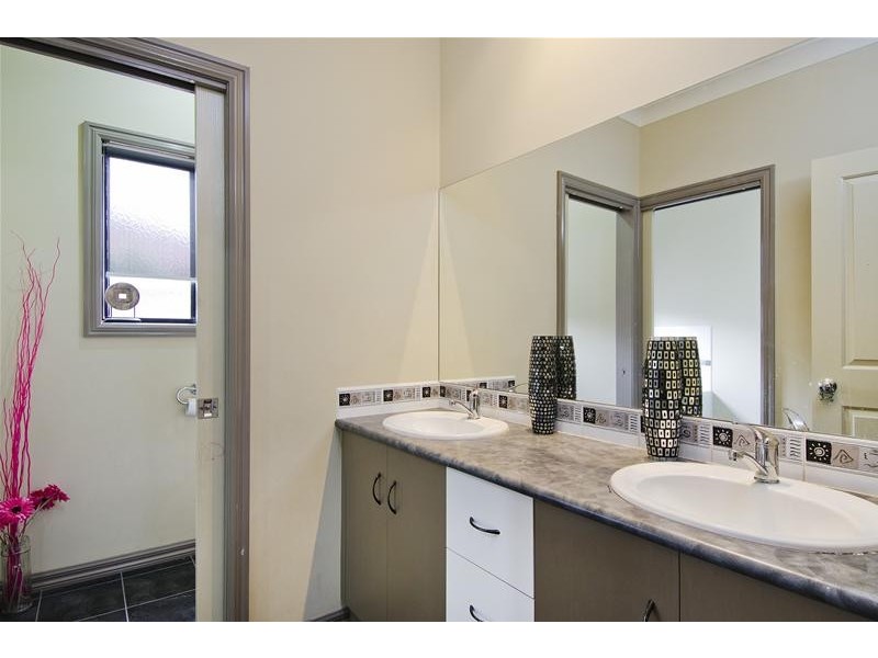 16 Stringybark Close, Wyndham Vale VIC 3024