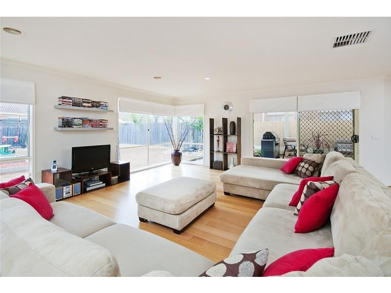 28 Penny Crescent, Hoppers Crossing VIC 3029