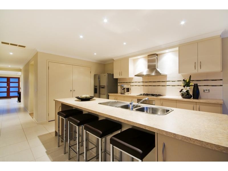 99 Manor Lakes Blvd, Wyndham Vale VIC 3024