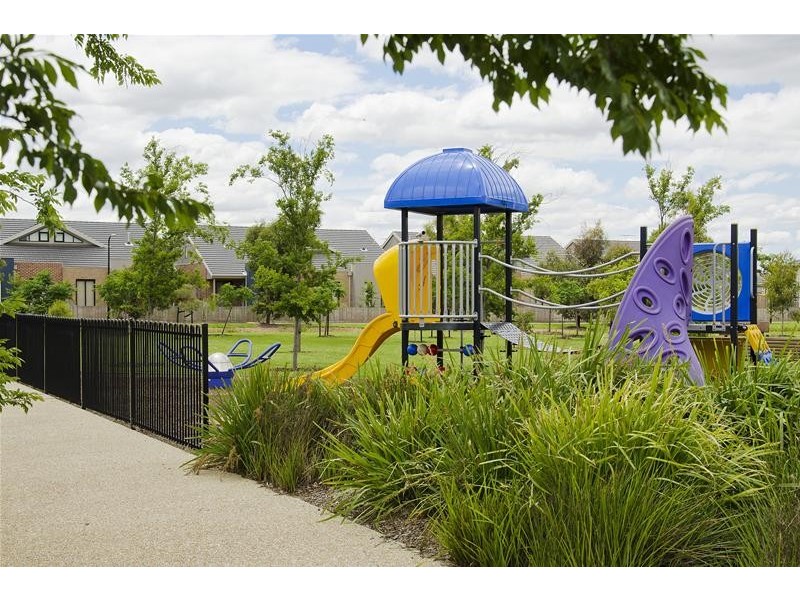 5 Burberry Lane, Deer Park VIC 3023