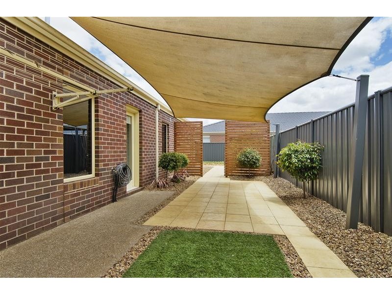 4 Eucumbene Road, Wyndham Vale VIC 3024