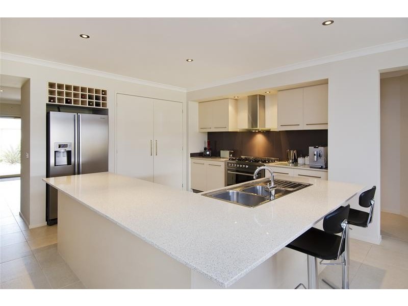 4 Eucumbene Road, Wyndham Vale VIC 3024