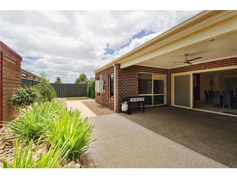4 Eucumbene Road, Wyndham Vale VIC 3024