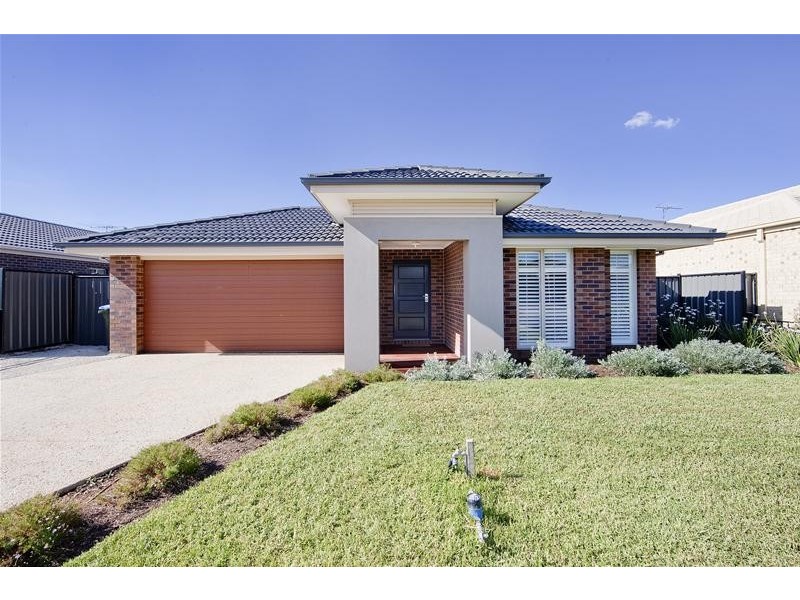 8 Kingbird Avenue, Tarneit VIC 3029