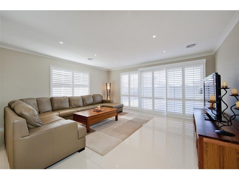 8 Kingbird Avenue, Tarneit VIC 3029