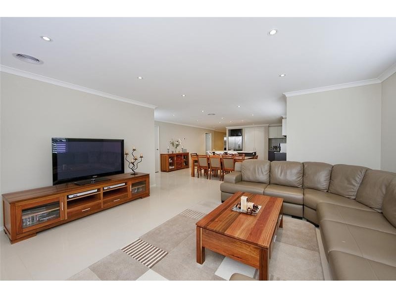 8 Kingbird Avenue, Tarneit VIC 3029