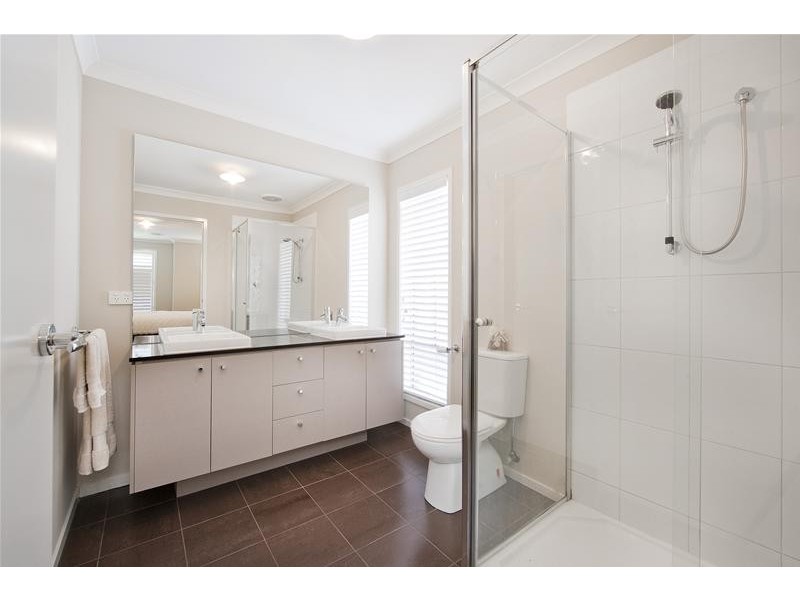 8 Kingbird Avenue, Tarneit VIC 3029