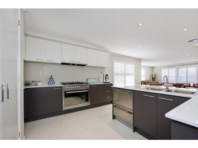 8 Kingbird Avenue, Tarneit VIC 3029