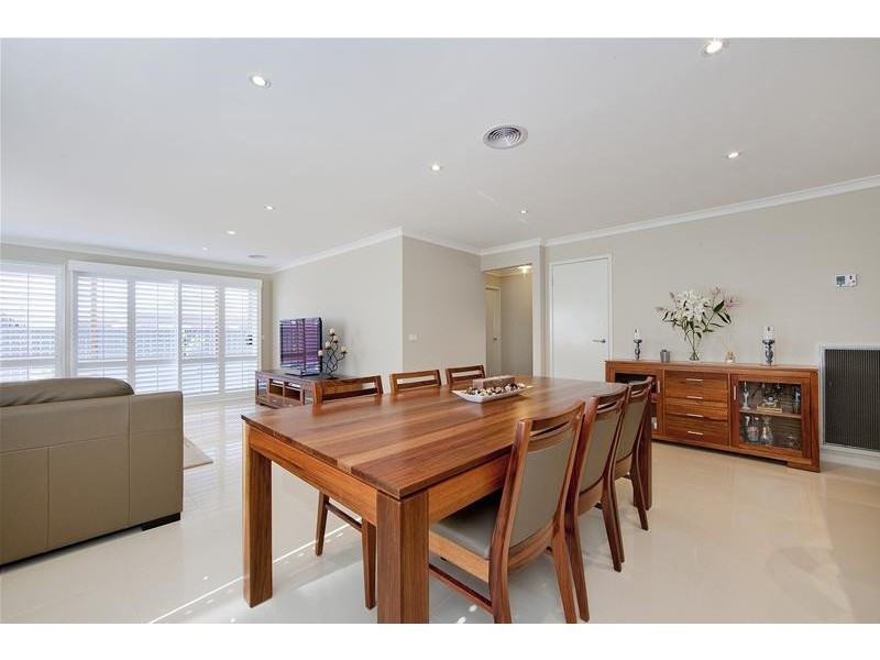 8 Kingbird Avenue, Tarneit VIC 3029