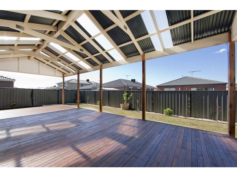 8 Kingbird Avenue, Tarneit VIC 3029