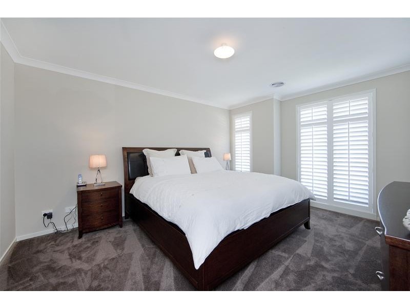 8 Kingbird Avenue, Tarneit VIC 3029