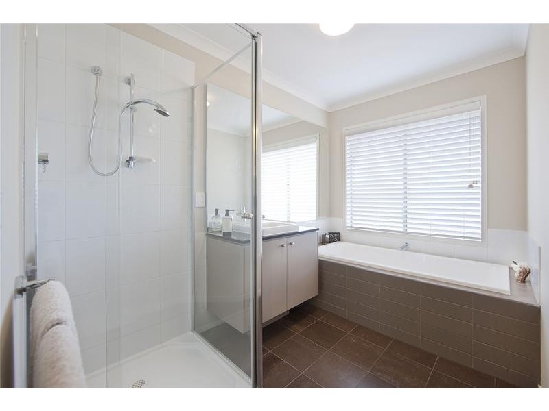 8 Kingbird Avenue, Tarneit VIC 3029