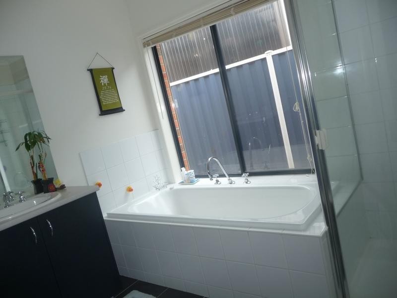 14 Yankos Drive, Werribee VIC 3030