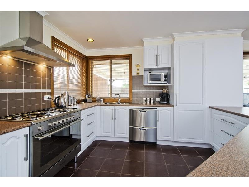 54 Flinders Crescent, Wyndham Vale VIC 3024