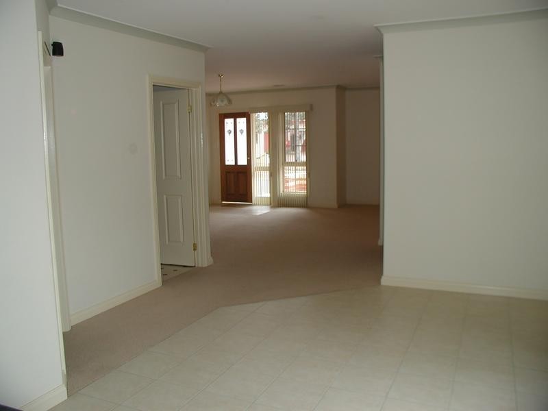 1/14 West County Drive, Wyndham Vale VIC 3024