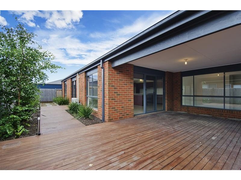 73 Fantail Crescent, Williams Landing VIC 3027