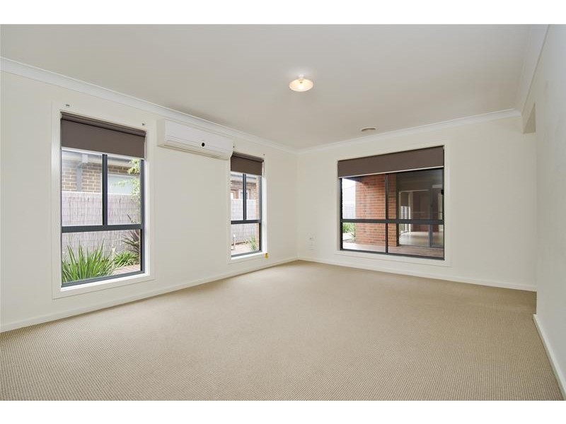 73 Fantail Crescent, Williams Landing VIC 3027