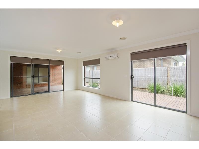 73 Fantail Crescent, Williams Landing VIC 3027