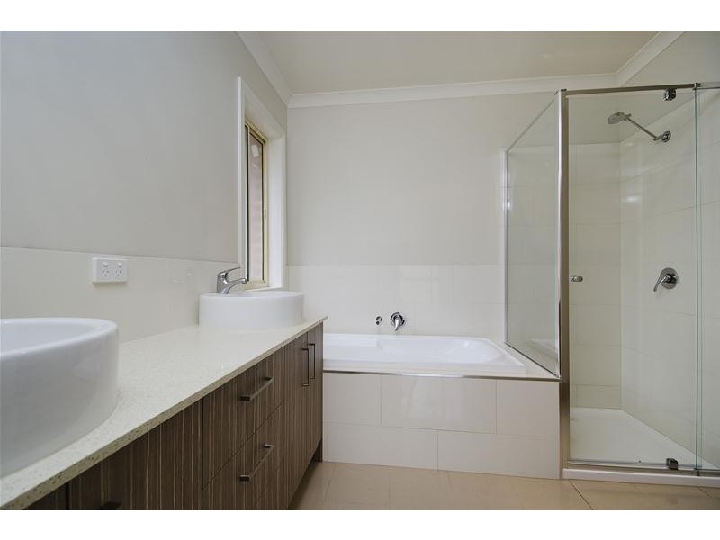 2/35 Parker Street, Werribee VIC 3030