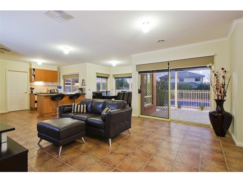 6 Eildon Avenue, Wyndham Vale VIC 3024