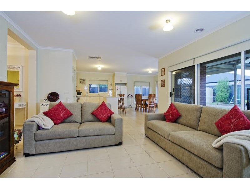 6 Glenmaggie Place, Wyndham Vale VIC 3024
