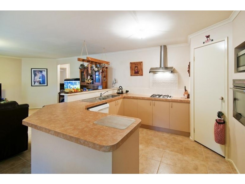 26 Lynbridge Cr, Tarneit VIC 3029