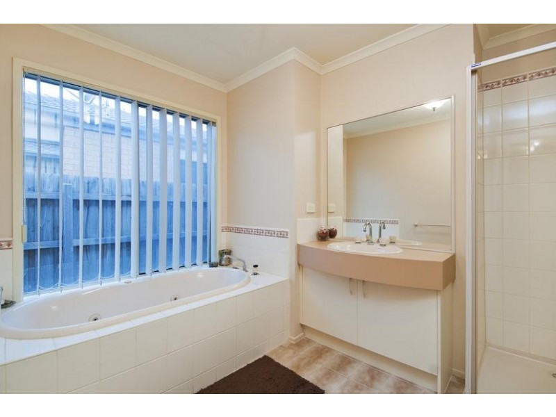 26 Lynbridge Cr, Tarneit VIC 3029