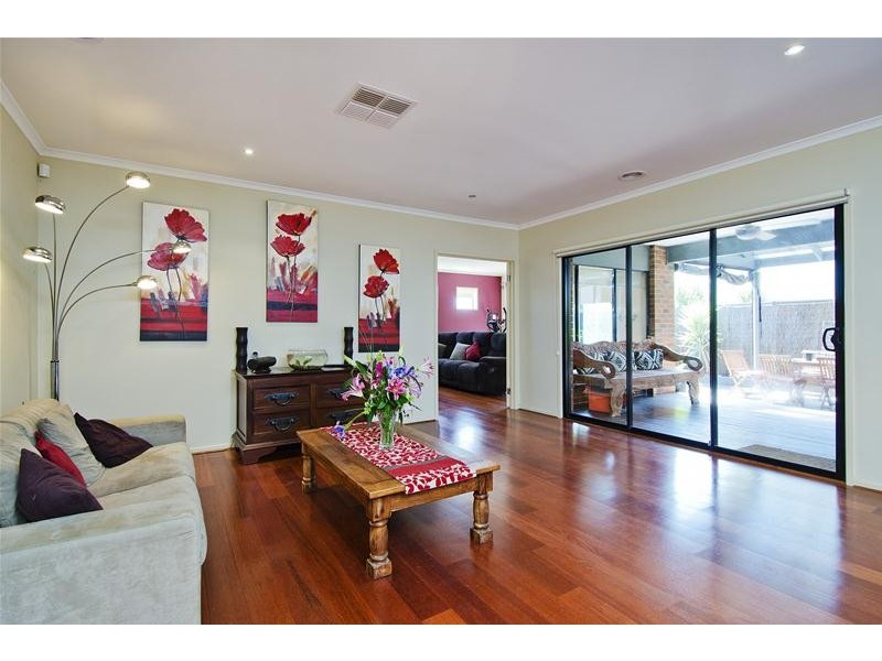 8 Ashburton Avenue, Wyndham Vale VIC 3024
