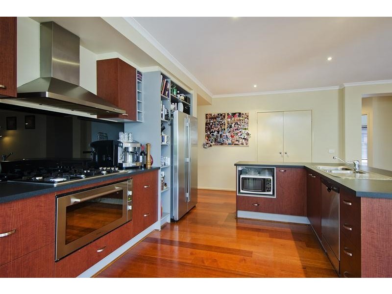 8 Ashburton Avenue, Wyndham Vale VIC 3024