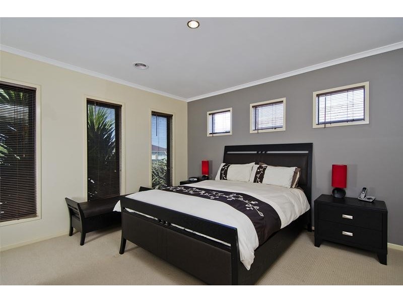 8 Ashburton Avenue, Wyndham Vale VIC 3024