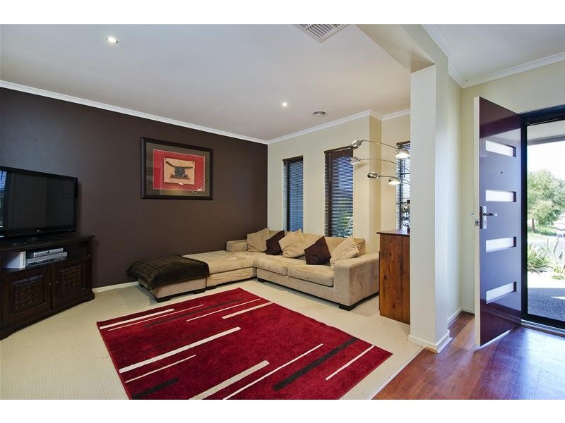 8 Ashburton Avenue, Wyndham Vale VIC 3024