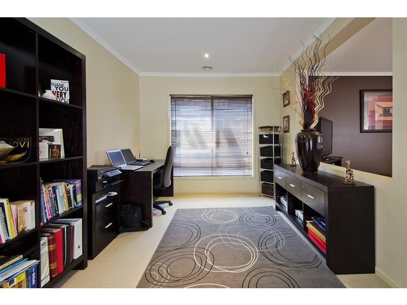 8 Ashburton Avenue, Wyndham Vale VIC 3024