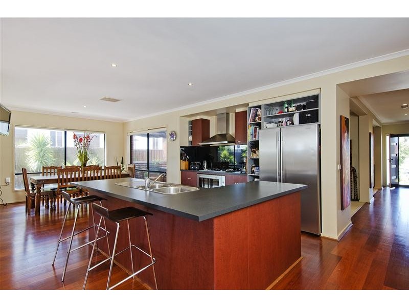 8 Ashburton Avenue, Wyndham Vale VIC 3024