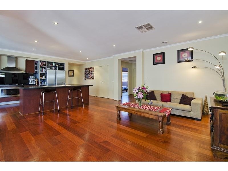 8 Ashburton Avenue, Wyndham Vale VIC 3024