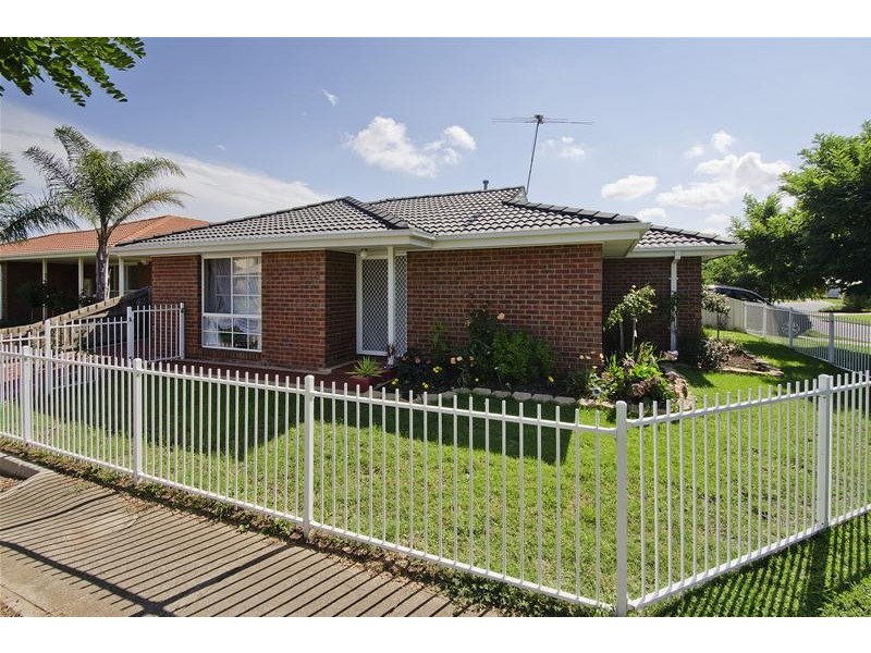 11 Riverglen Drive, Werribee VIC 3030
