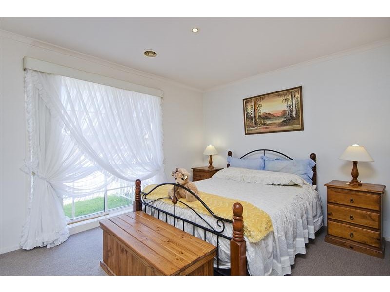11 Riverglen Drive, Werribee VIC 3030