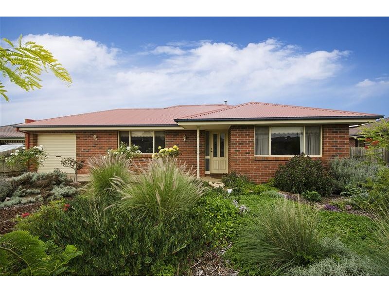 14 Oakwood Crescent, Hoppers Crossing VIC 3029