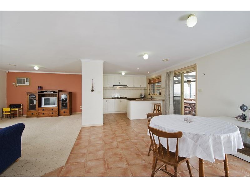 14 Oakwood Crescent, Hoppers Crossing VIC 3029